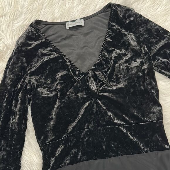 The Impeccable Pig Black Velour Keyhole Cut Out Self Tie Front Bodysuit Sz M - Picture 2 of 12